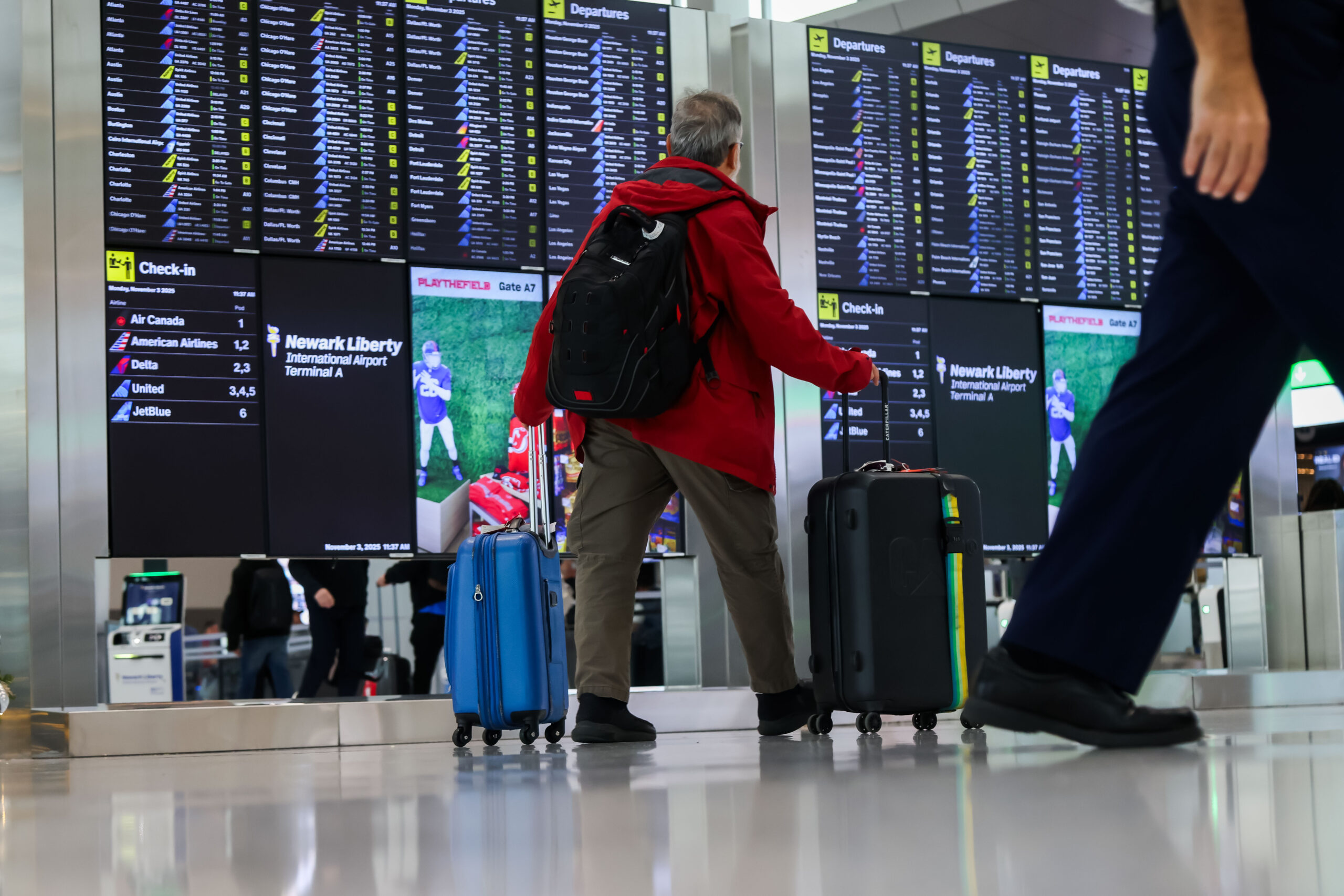 Thousands of flights in danger of cancellation as FAA announces major cuts