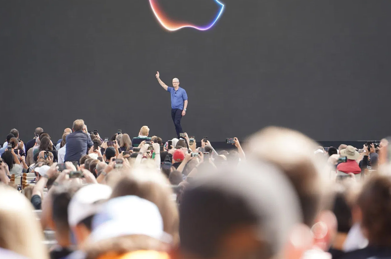 Tim Cook could step down as Apple CEO next year