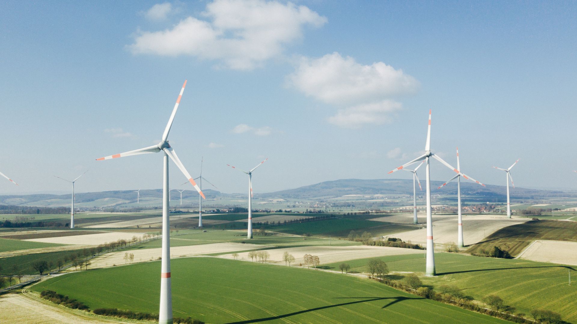 UK wind farms generate record 22.7 GW in a day, enough to power 22 million homes