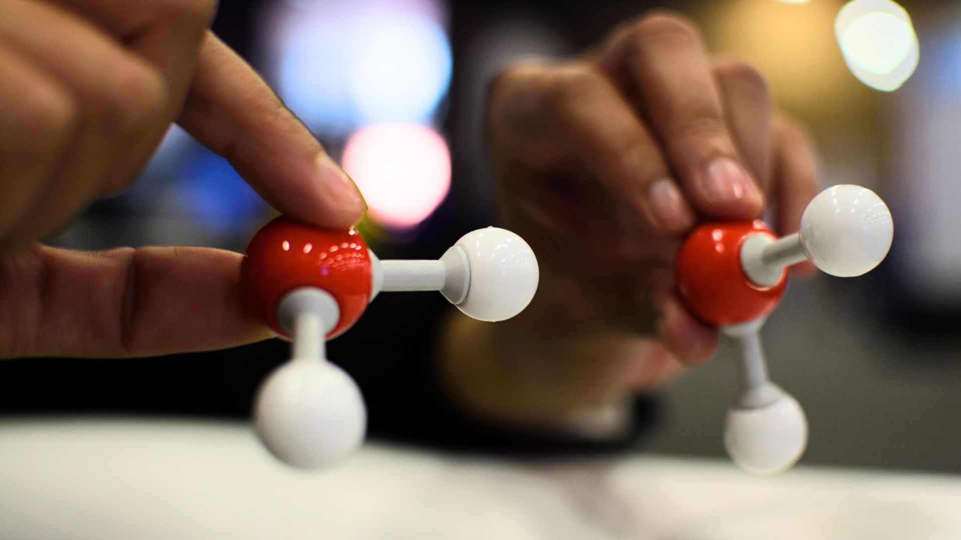 99.8% success rate: Scientists achieve new level of controls over molecules, manipulate a molecular ion