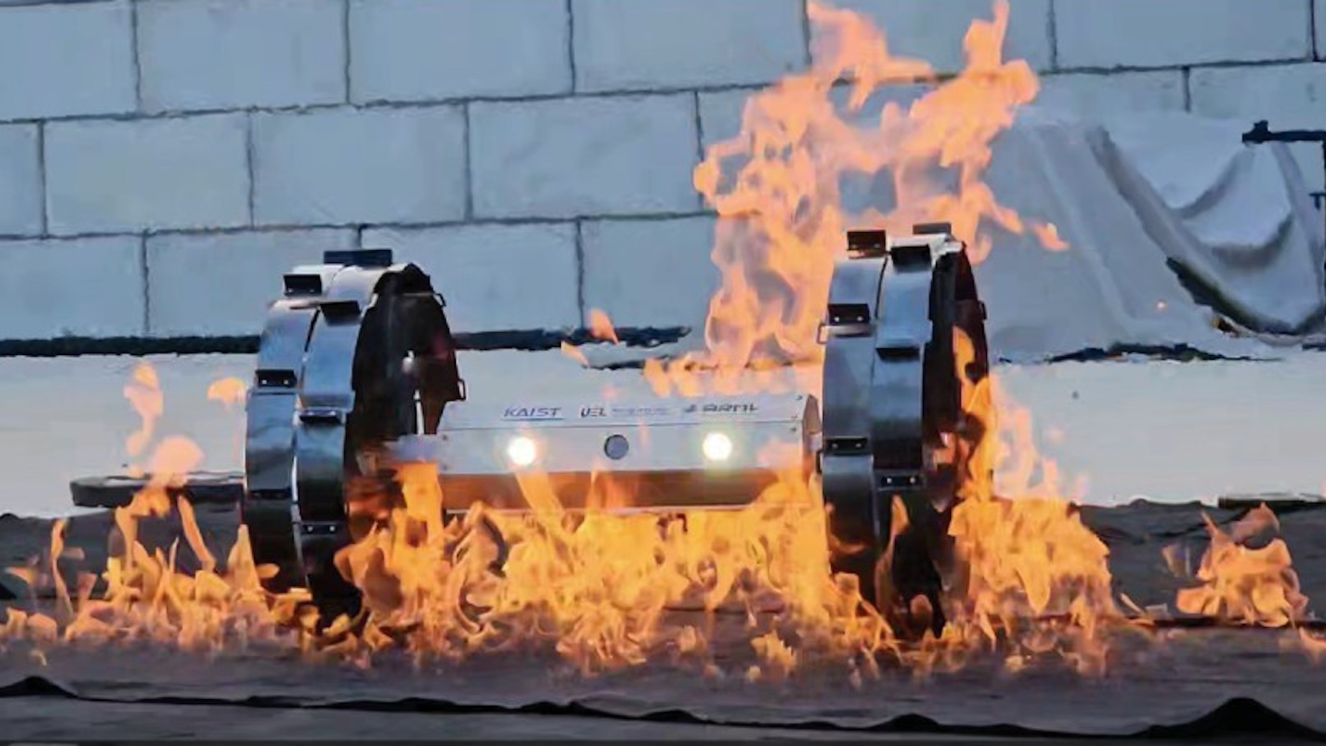 Airless wheel that drives through fire could enable two-wheeled lunar rovers