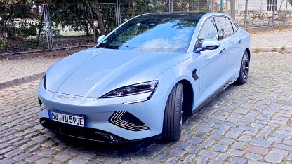 Auto: BYD überholt Tesla als größten Elektroautohersteller