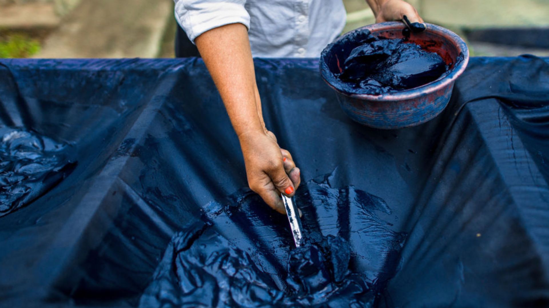 Centuries-old indigo pigment could power safer, longer-lasting solid-state batteries