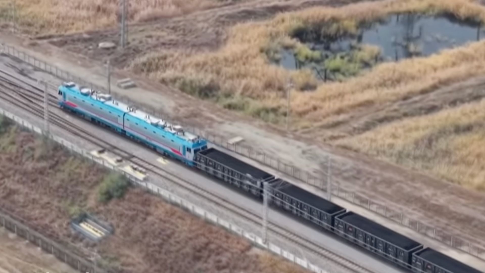 China tests world-first wireless rail convoy carrying 3.5 Eiffel Towers of cargo