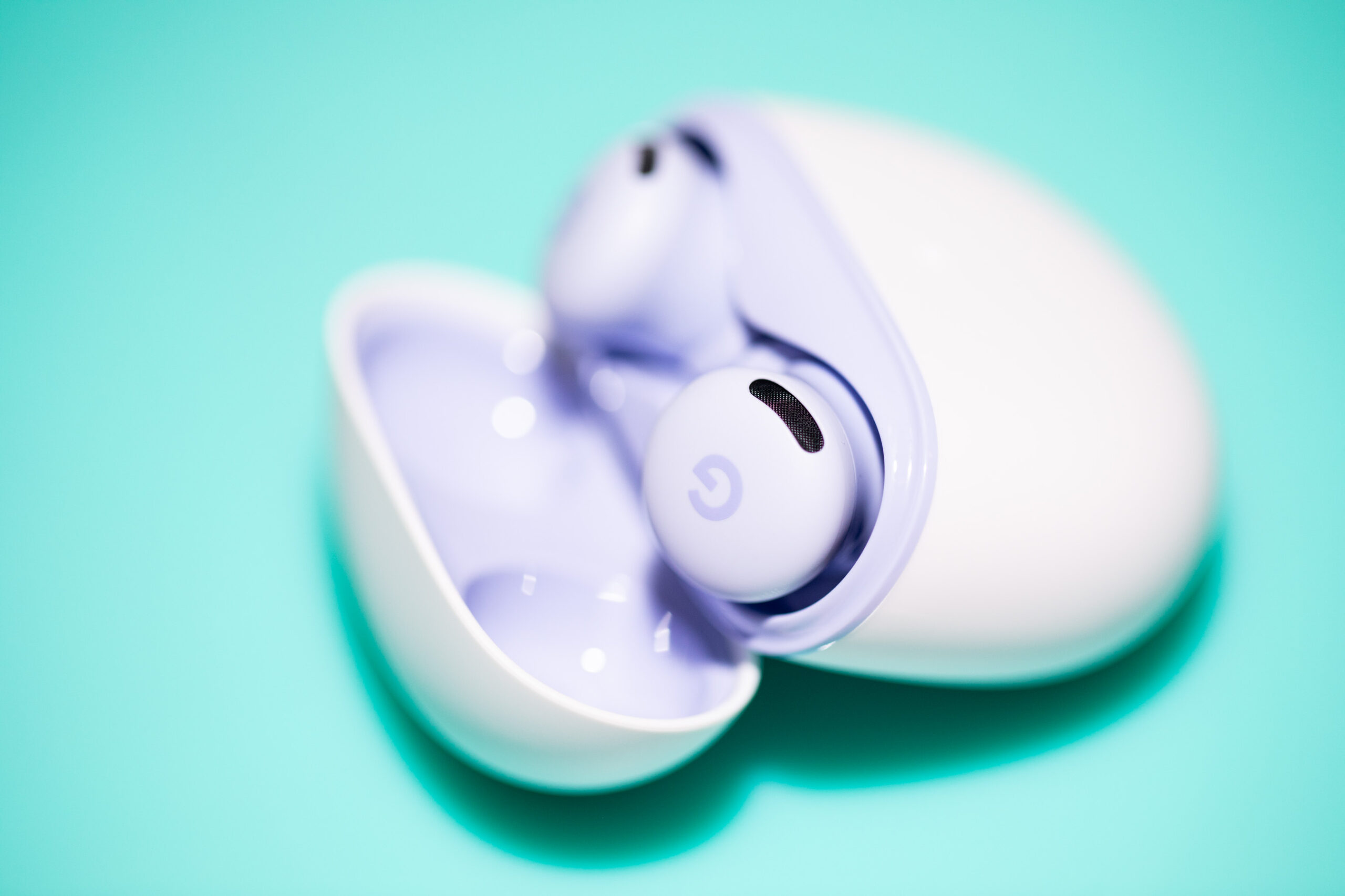 Google brings back Black Friday prices for earbuds, phones, and more