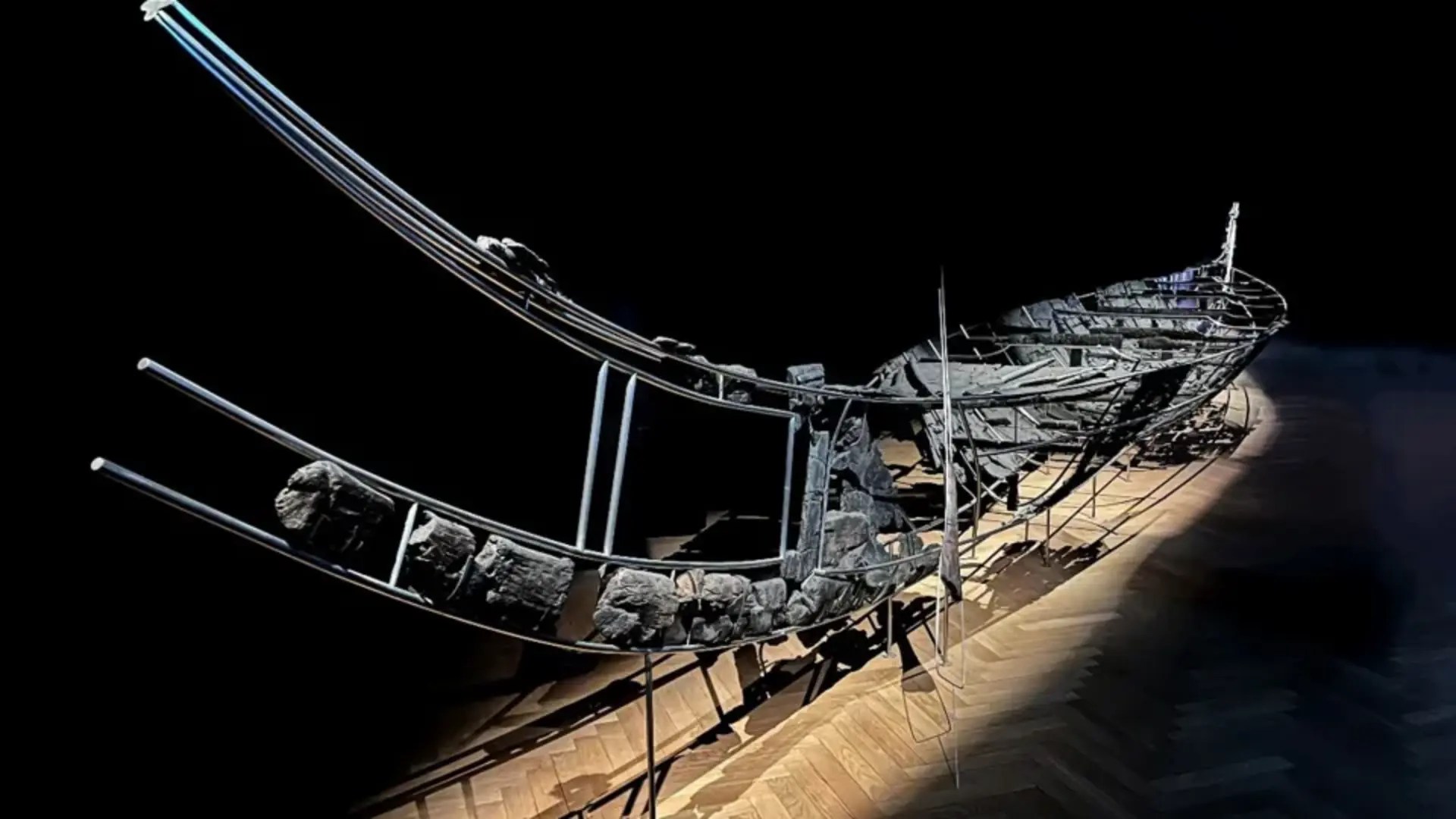 New fingerprint found on Hjortspring boat might help to solve century-old mystery