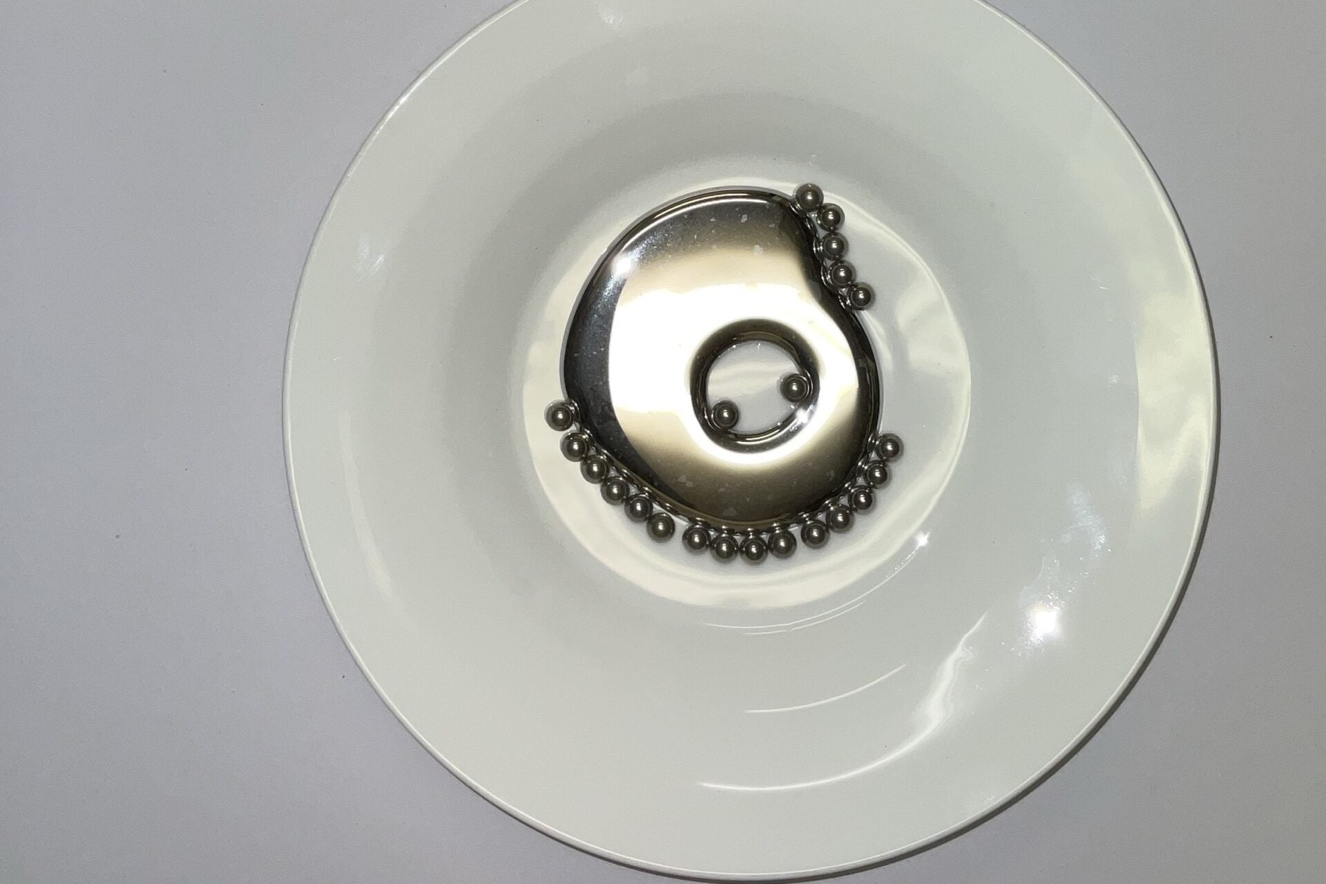 Newly Discovered ‘Hybrid’ Phase of Matter Blurs the Line Between Solid and Liquid