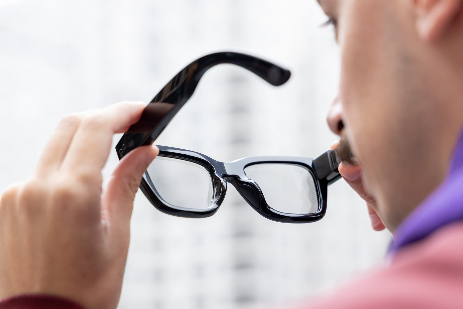 Sorry, Smart Glasses Will Not Save You From Your Phone
