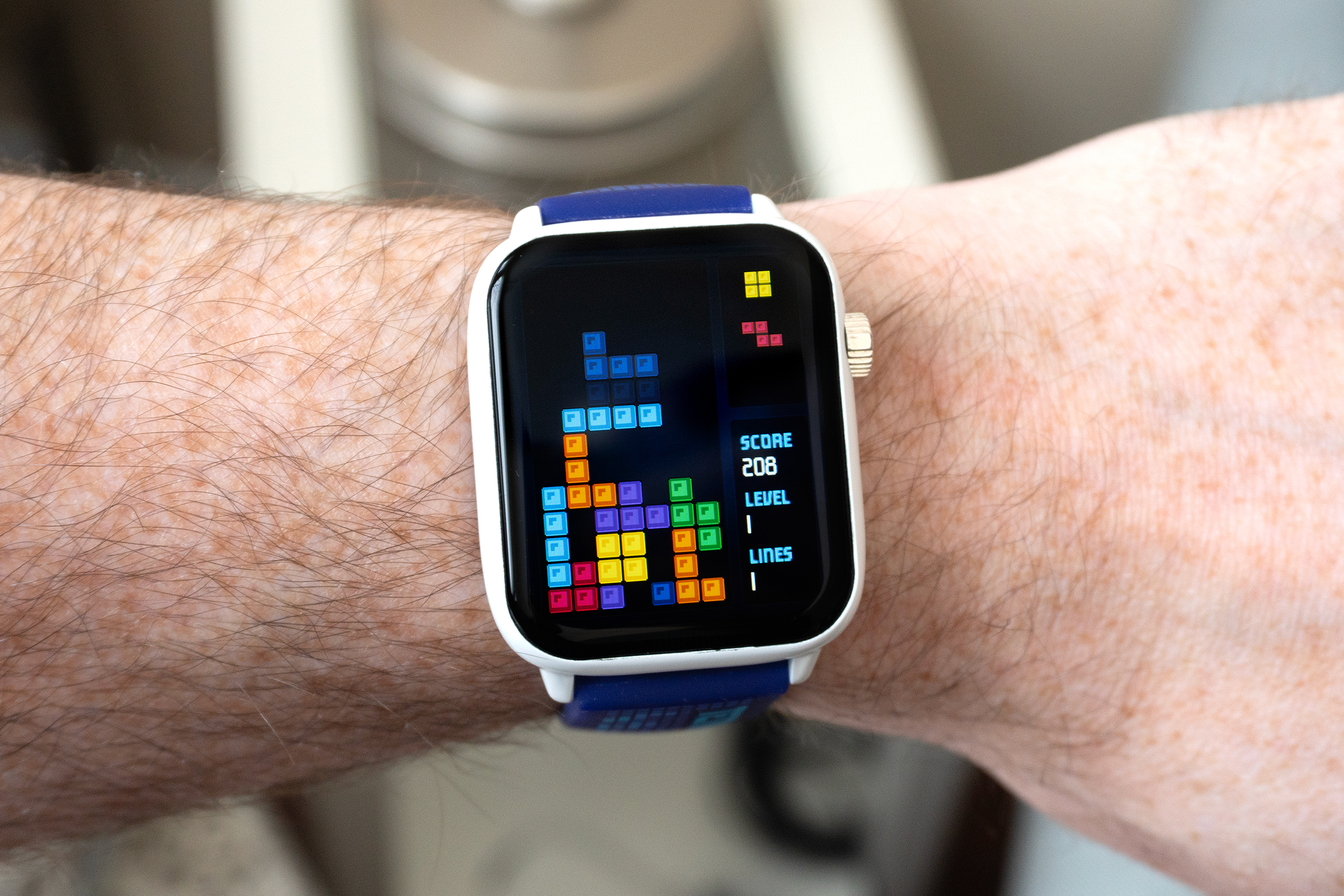 This Tetris-playing watch struggles with the one thing it should be great at