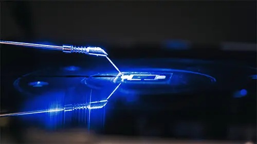 Vapor breakthrough breaks 30% efficiency barrier with scalable tandem solar cells