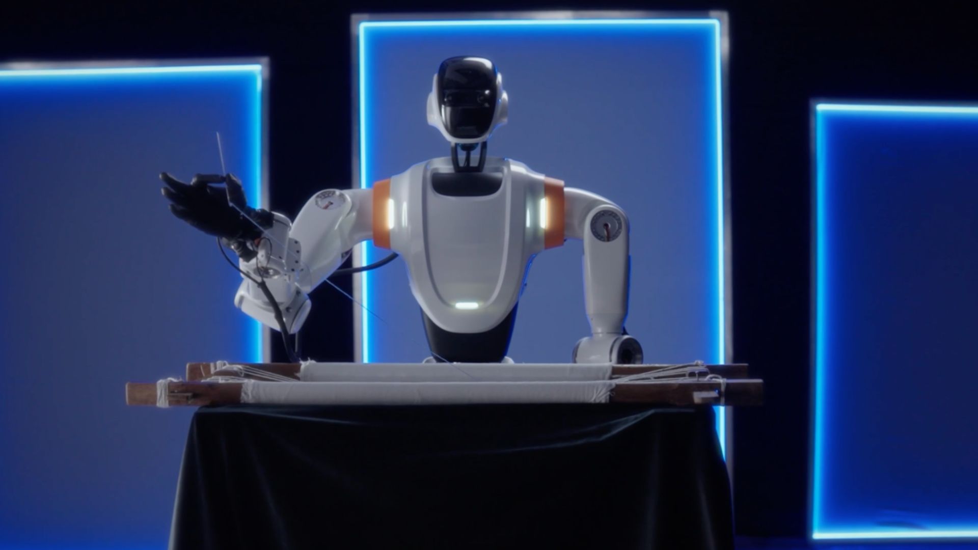 Video: China’s humanoid robot achieves world’s first two-handed stitching feat 