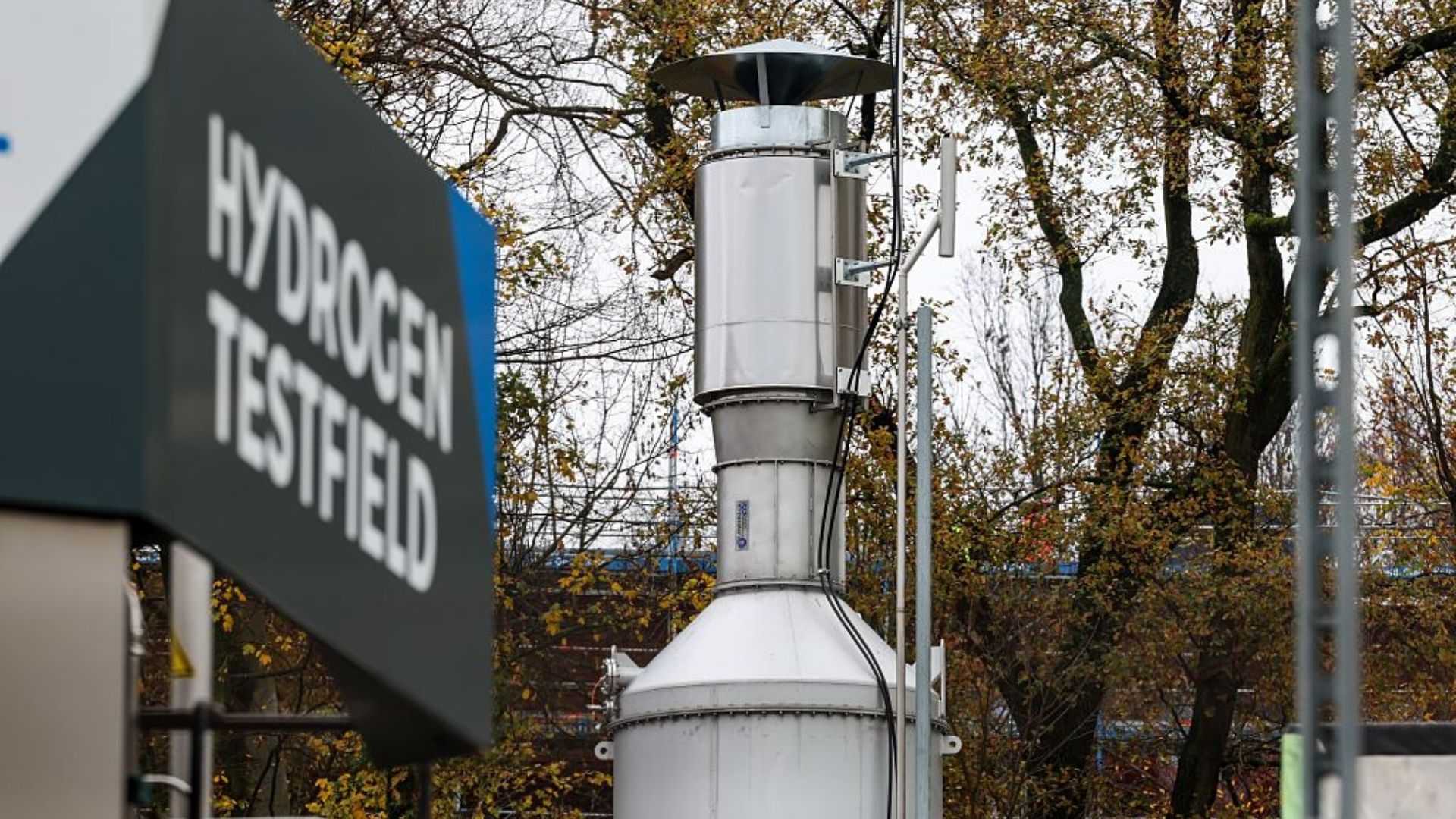 182‑year tech review shows hydrogen distribution bottleneck slowing sector growth