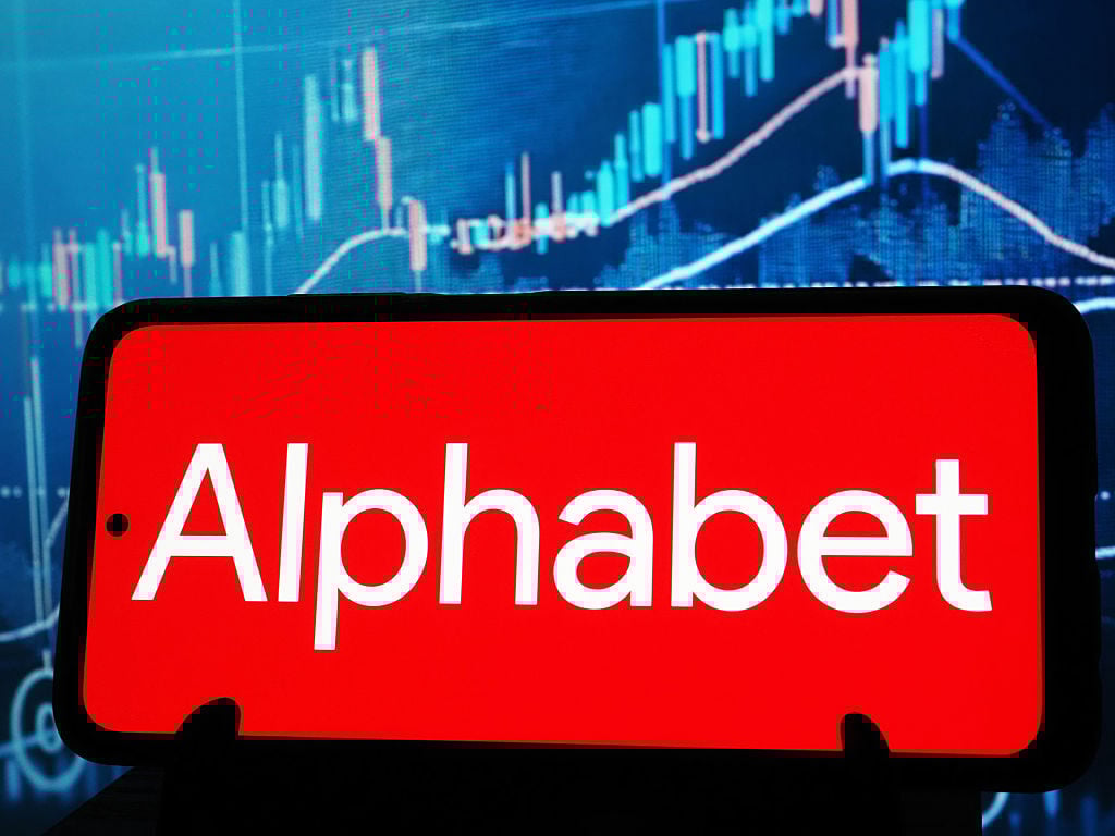 Apple Siri deal drives Google past historic trillion-dollar milestone: Big tech gets even bigger