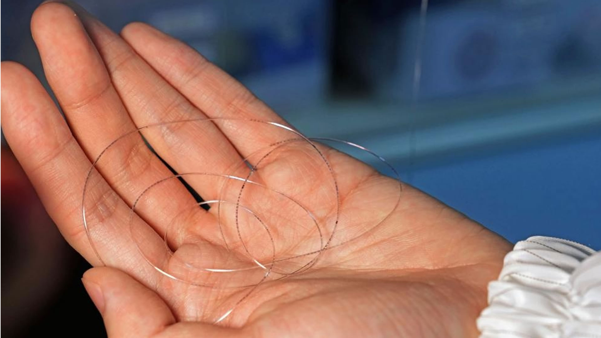China’s new hair-thin fiber chip can survive being run over by a 15.6-ton truck