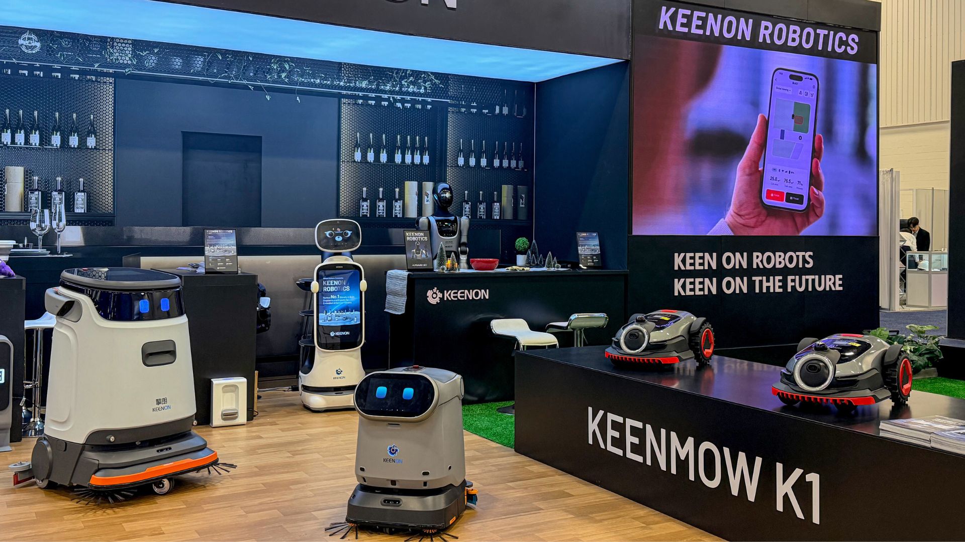 China’s service robot maker debuts humanoid butler, lawn mower at US tech show 