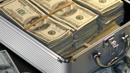 Mit Sicherheitslücken in Autos: Pwn2Own-Hacker gewinnen 1.047.000 US-Dollar
