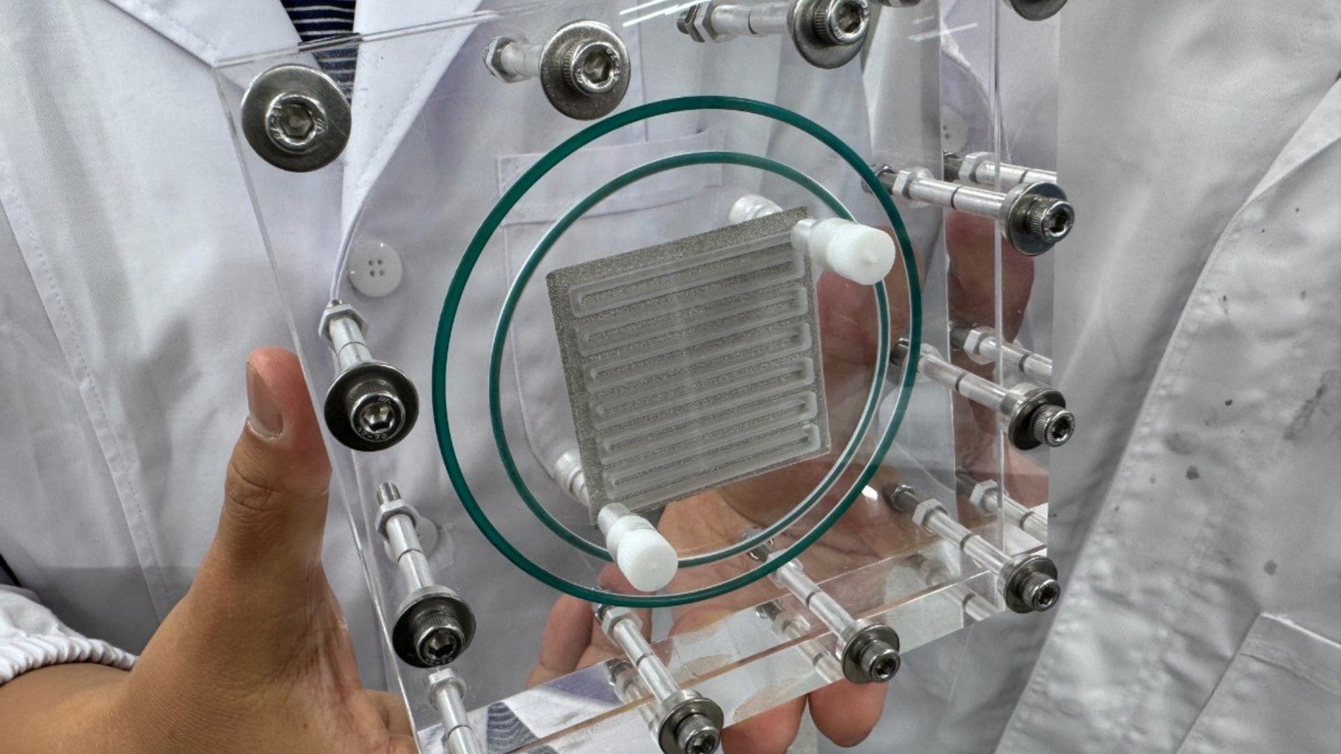 Pollution to power: Scientists turn carbon emissions into jet fuel in a single step