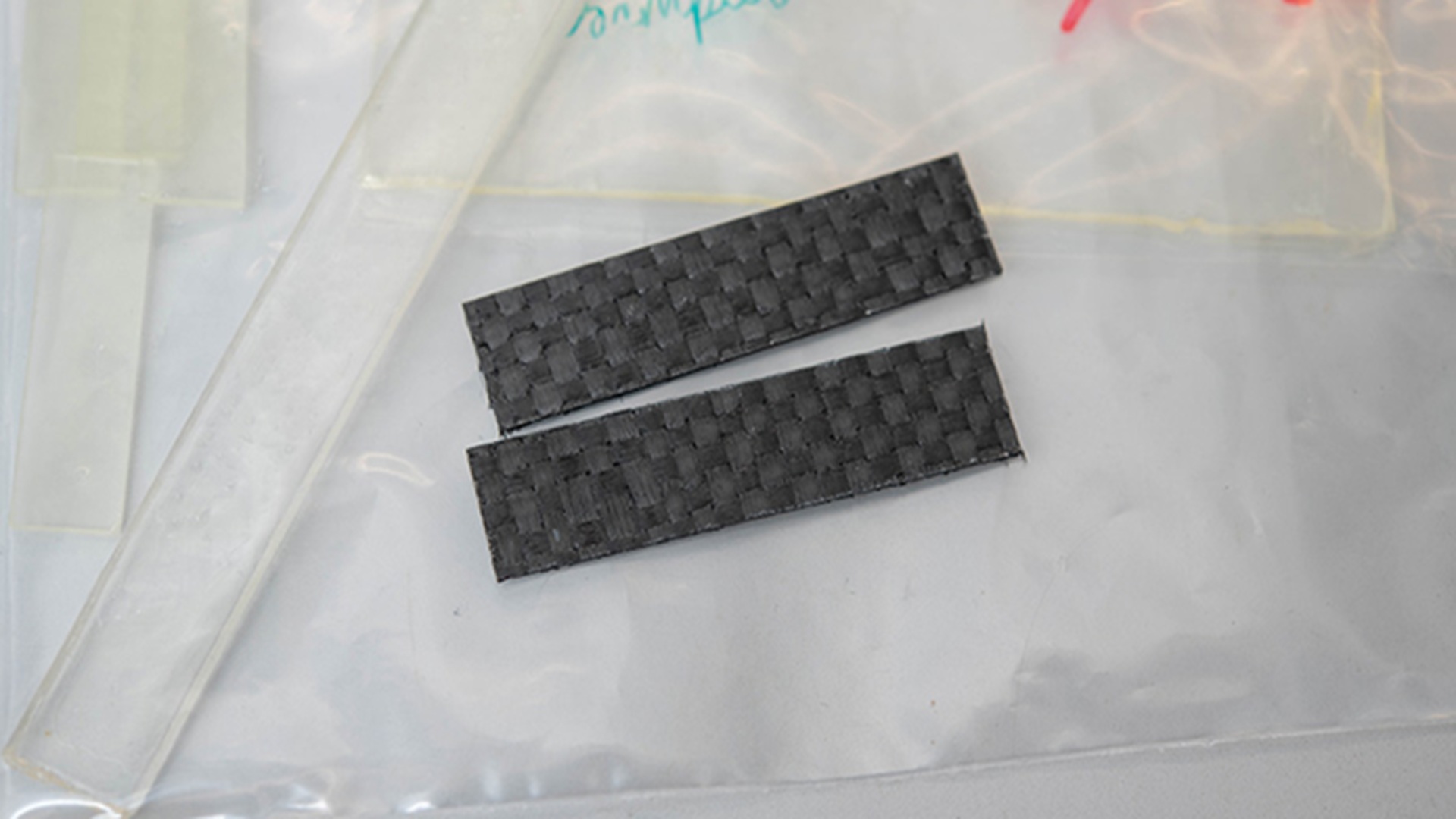 Scientists develop recyclable epoxy resin for planes and wind turbines 
