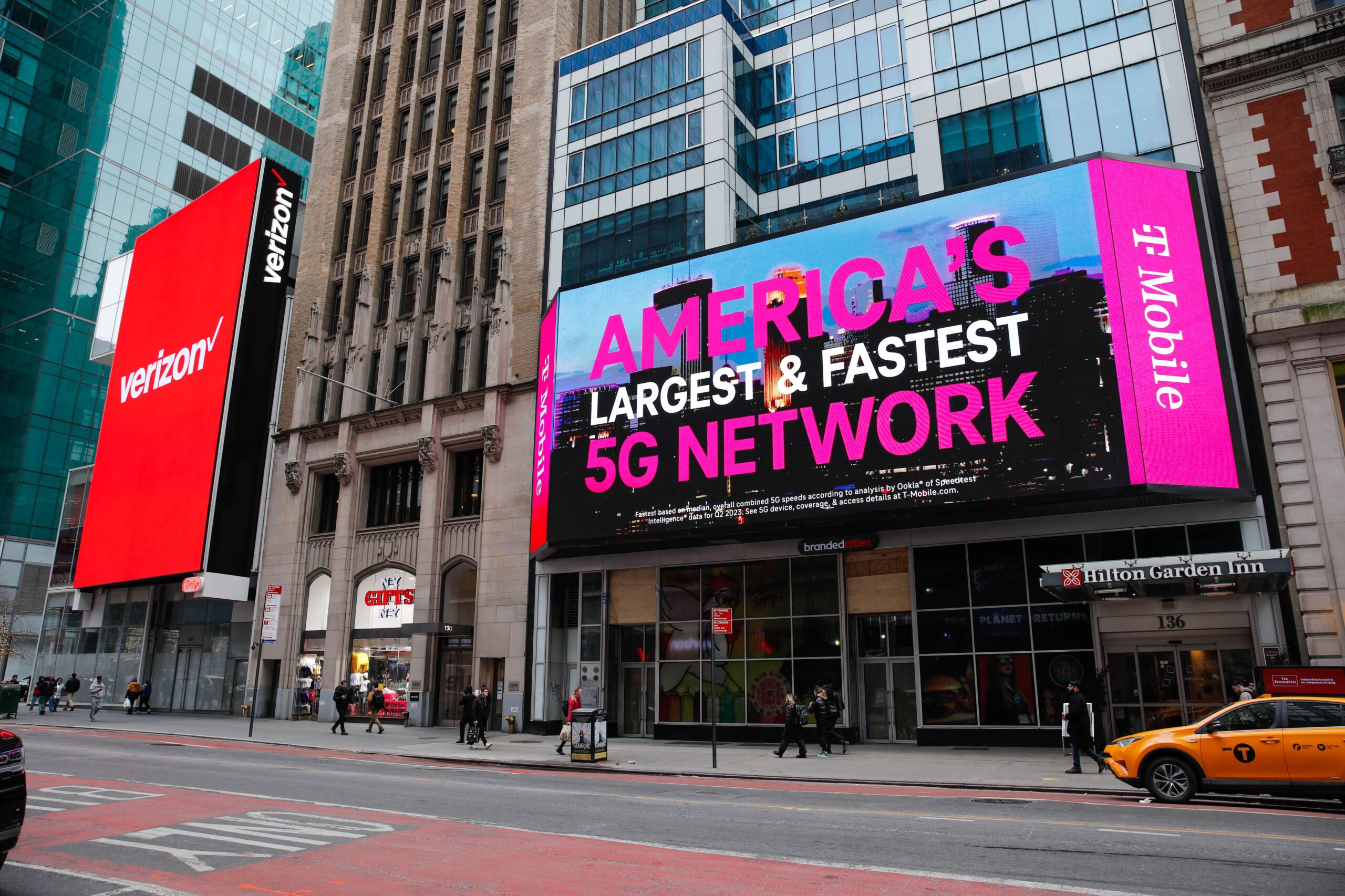 T-Mobile takes jab at Verizon outage in service update