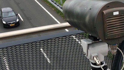 Verkehrssicherheitsrat: Bundesweit KI-Kameras gegen Handys am Steuer gefordert