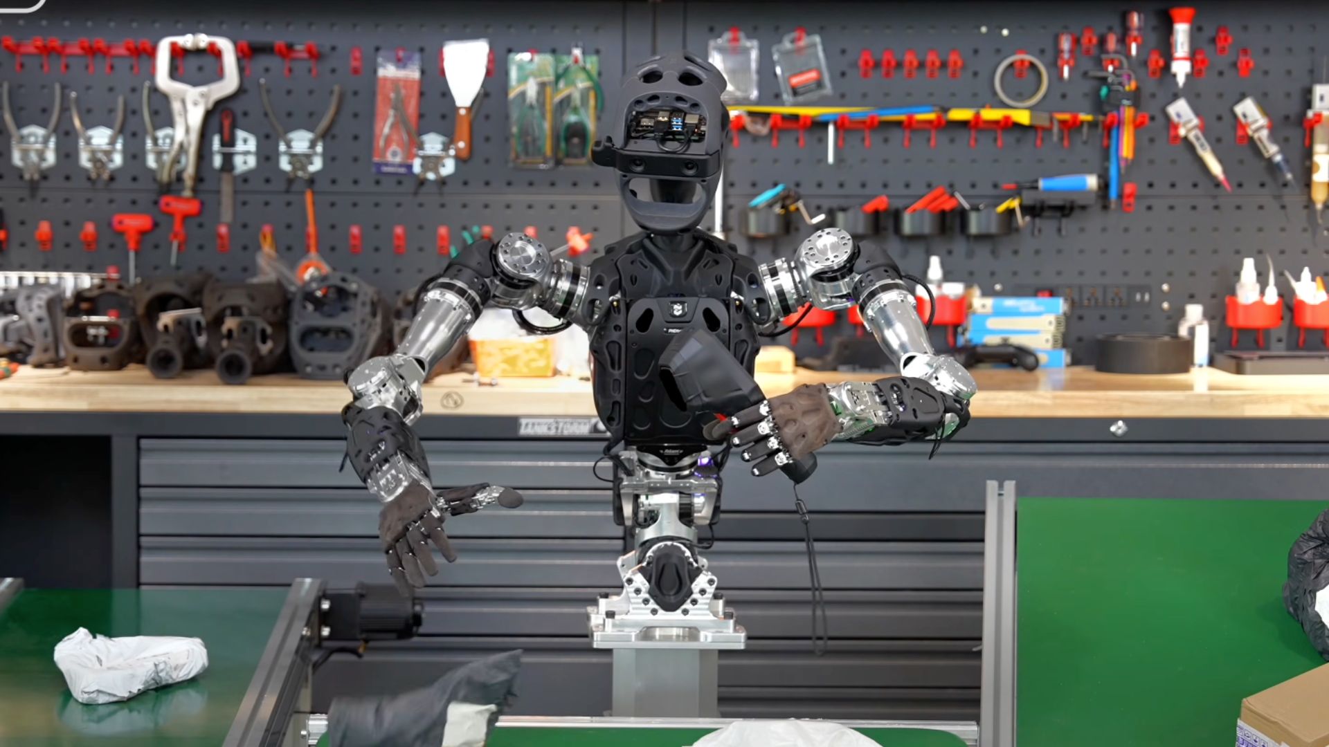 Video: China’s humanoid robot masters complex skills in hours without prior setup 