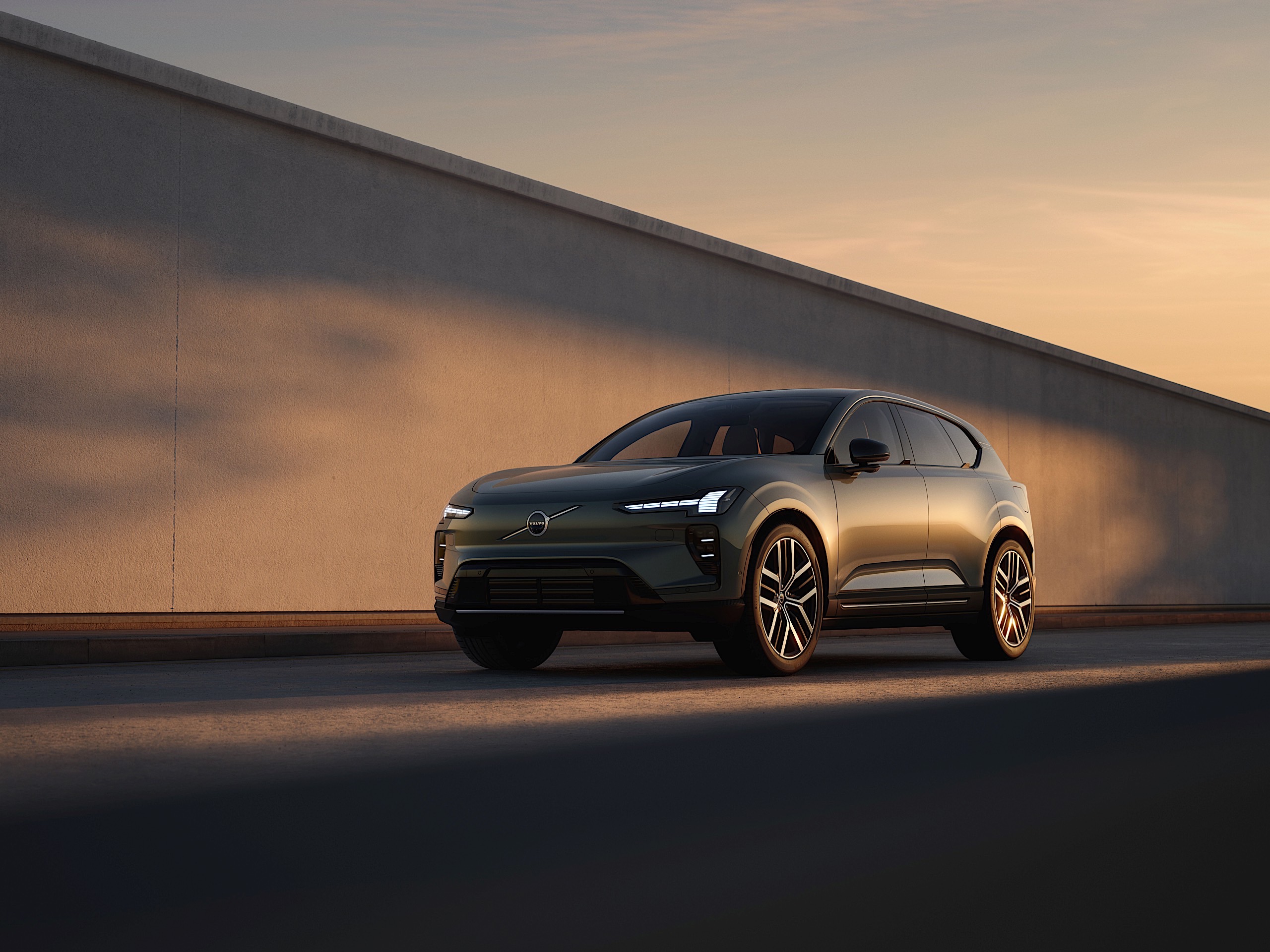 Volvo EX60 SUV preview: 400-mile range, 670 hp and Google Gemini onboard