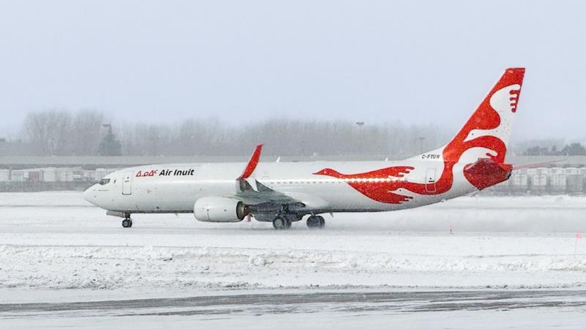 World-first Boeing 737-800NG combi configured for both passengers, freight goes into service