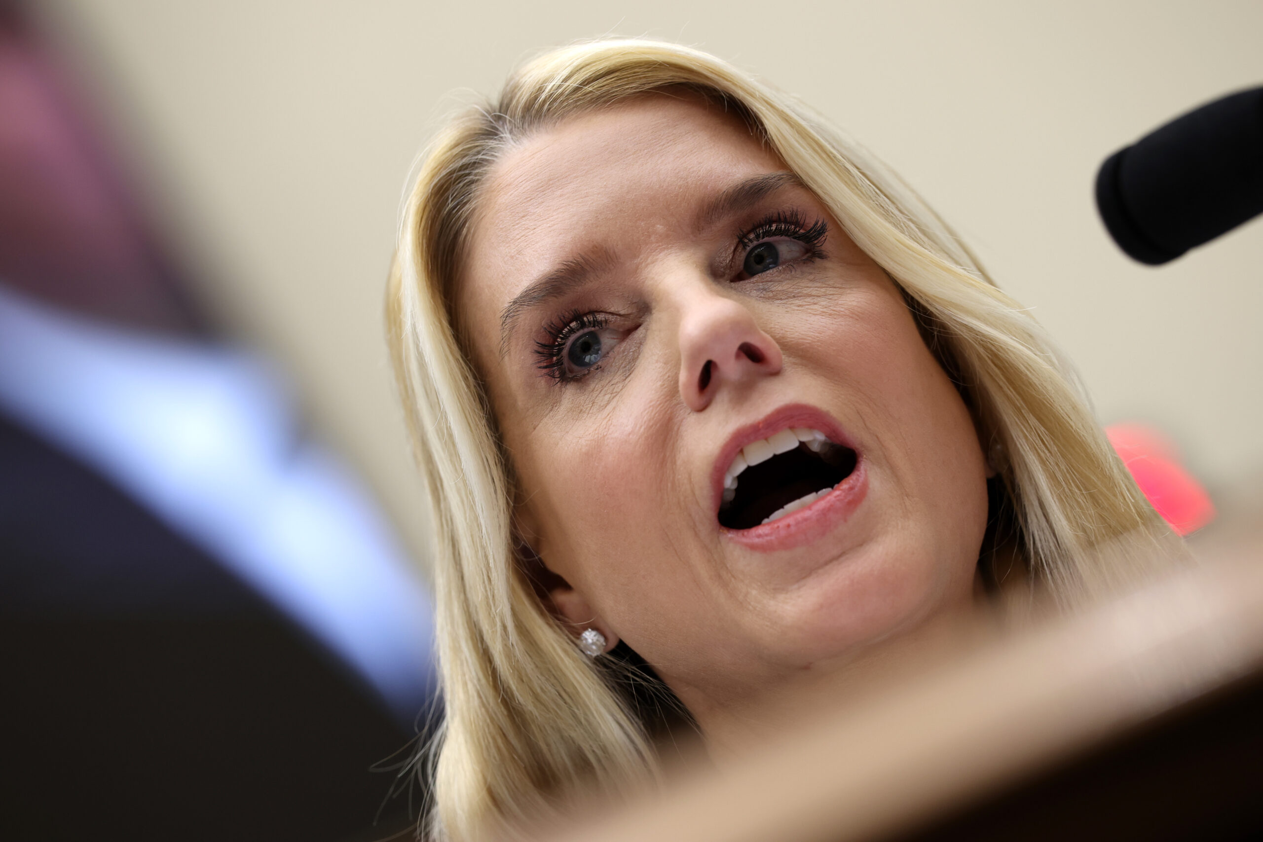 Antitrust head overseeing Netflix-Warner merger resigns