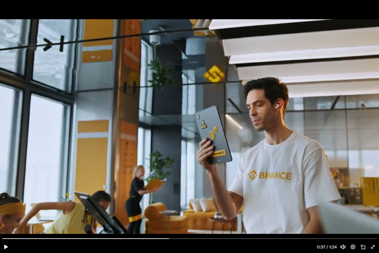 Binance SAFU Buys 10,455 BTC Worth $733M as $1B Stablecoin Shift Signals Bold Strategy