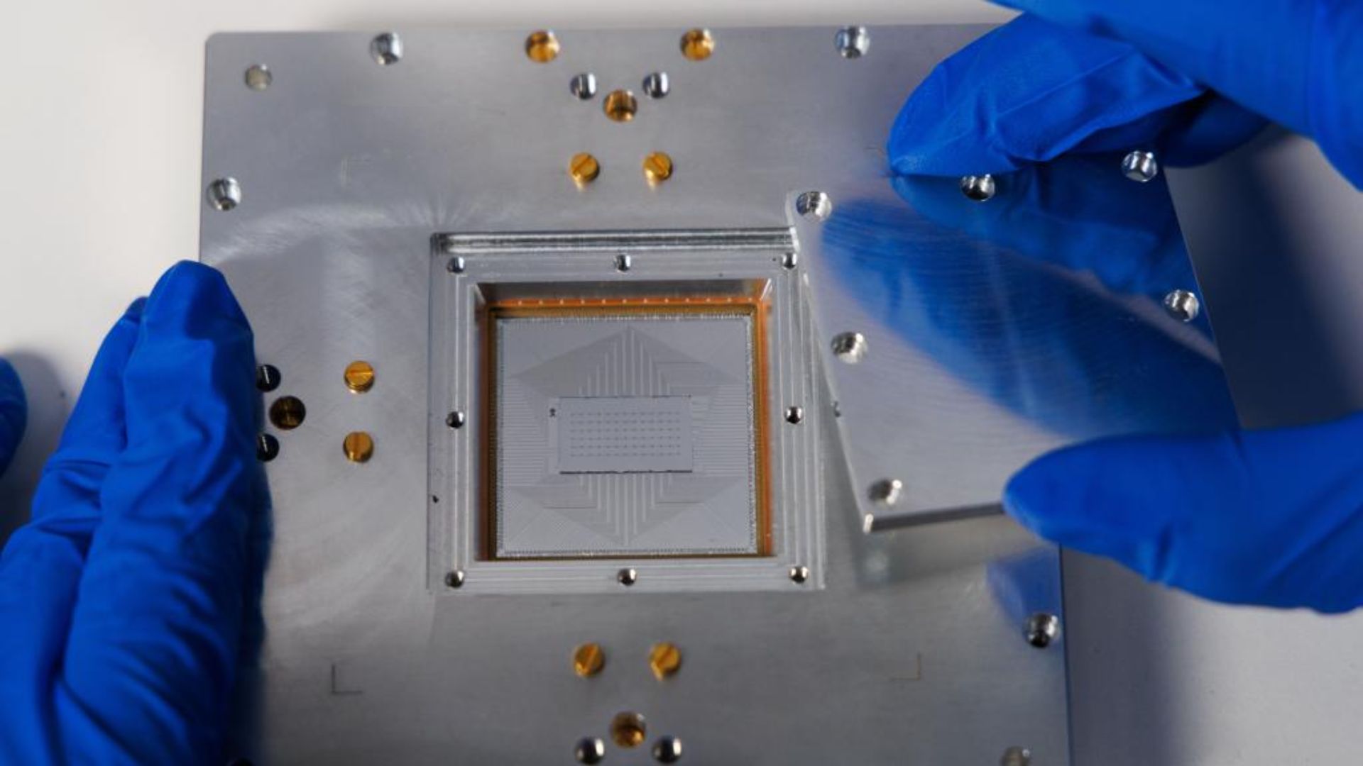Chinese researchers’ 78-qubit processor slows quantum chaos to delay information loss