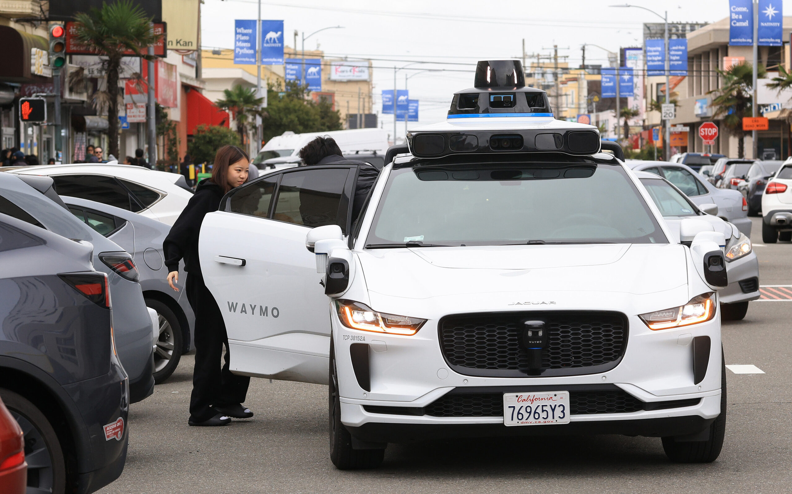 DoorDash drivers are getting paid to close Waymo car doors