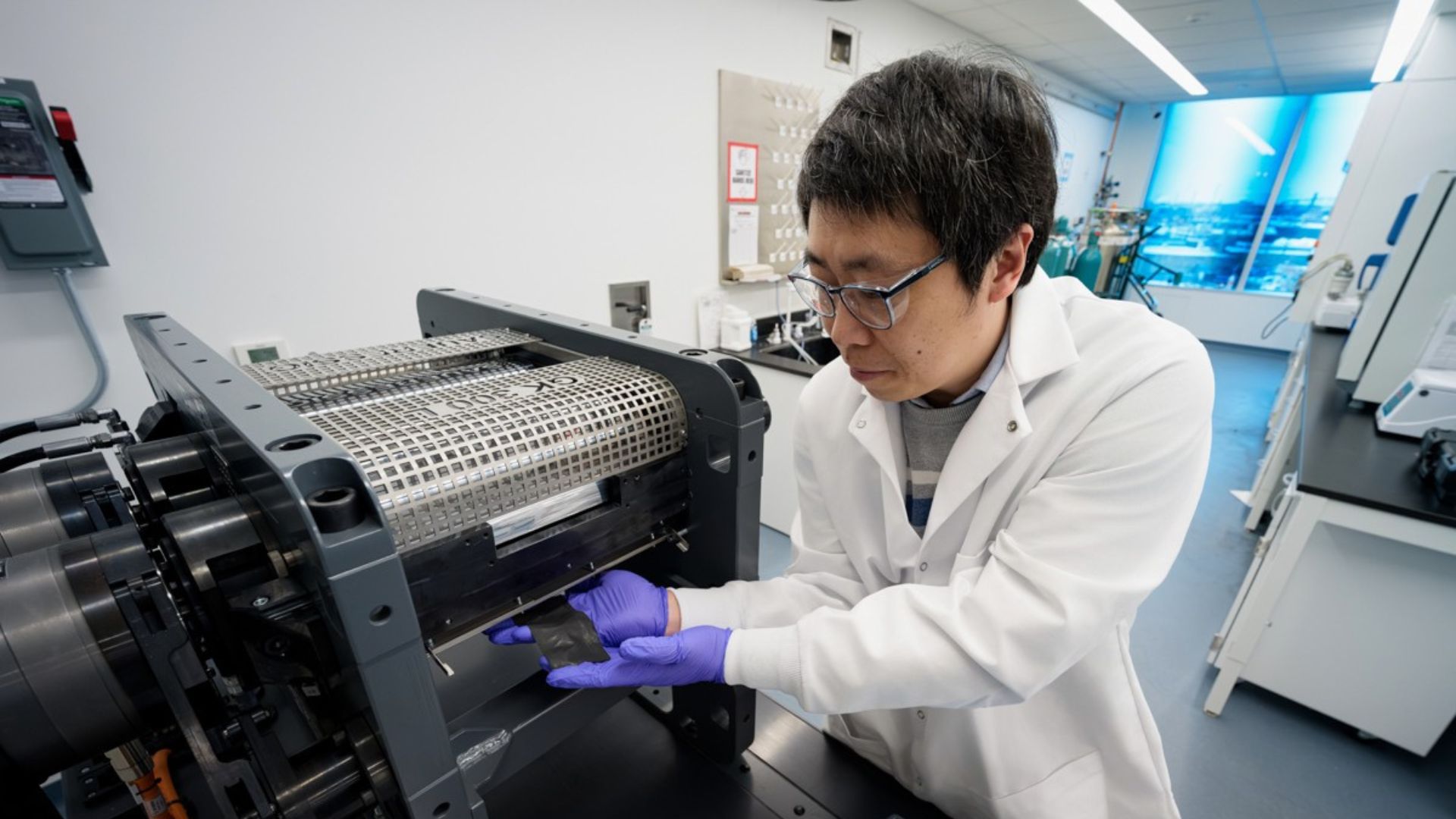 ‘Pure science’: Powerful and fast-charging EV batteries advance with dry method