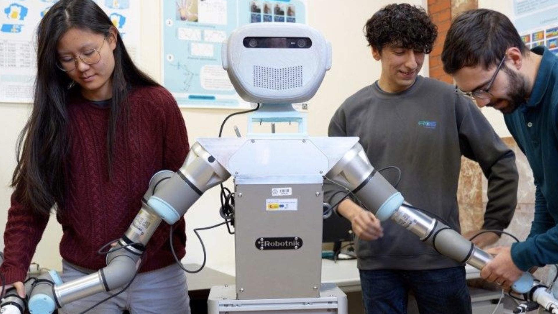 Robots observe humans, learn to move arms, set and clear table autonomously with new method