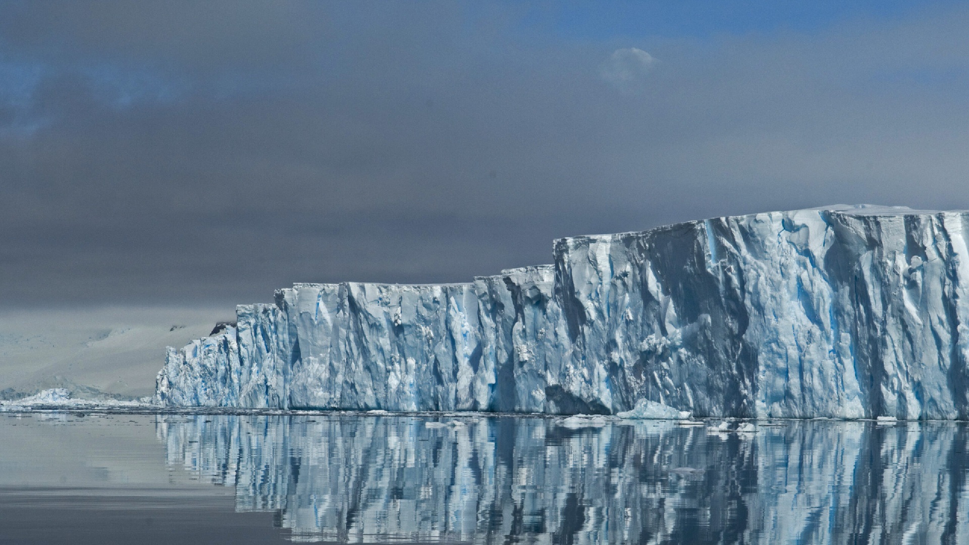 Scientists plan 50-mile wall to block warm seas melting the ‘Doomsday Glacier’