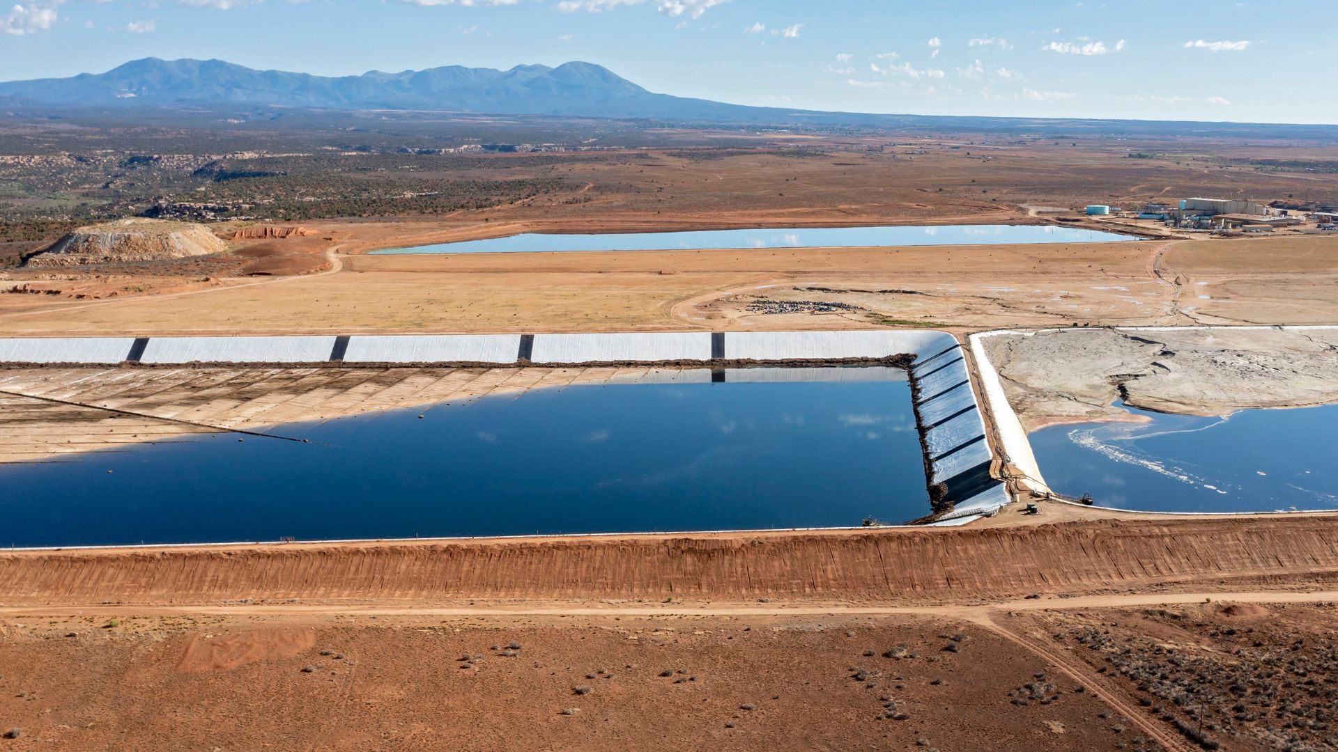 Solar-powered ‘biohybrid system’ offers 94% uranium cleanup efficiency in water