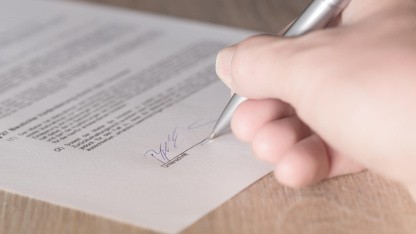 Streit um Vertragslaufzeiten: Abmahnung von Verbraucherschützern gegen GVG Glasfaser