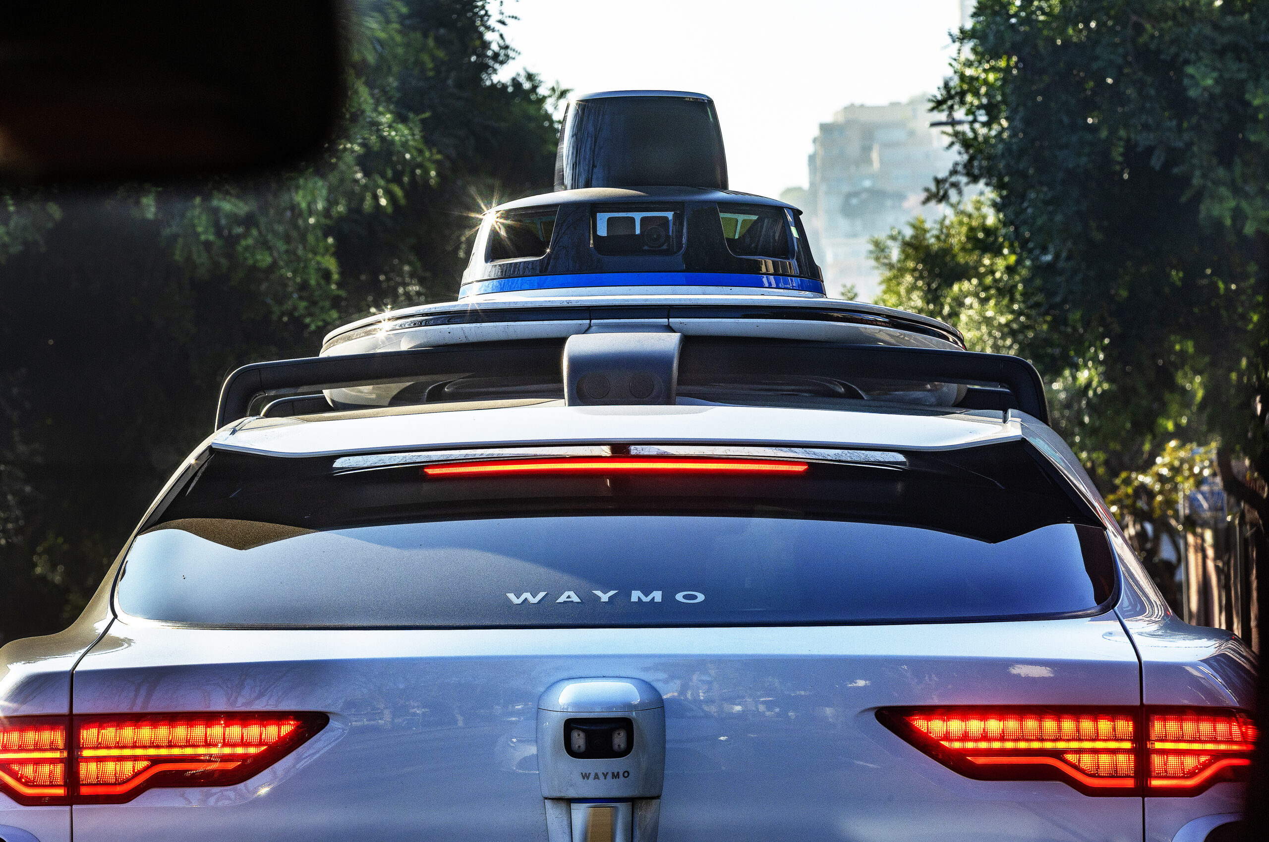 Waymo expands test drives to Chicago and Charlotte