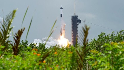 Weltraumschrott: SpaceX Falcon 9 hinterlässt Lithiumwolke beim Verglühen