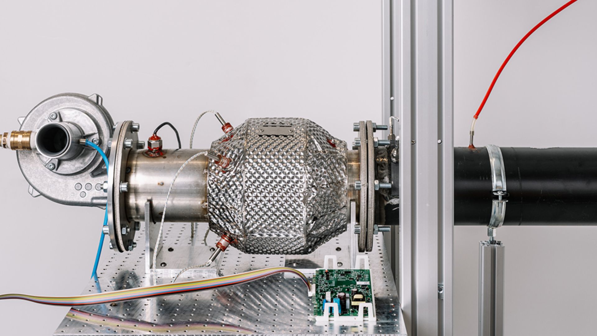 World’s first hydrogen heating system warms buildings without carbon emissions