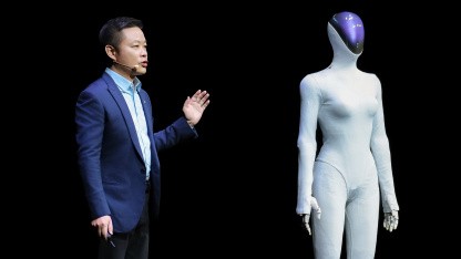 Xpeng Iron: Selbst beim Umfallen wirkt der humanoide Roboter menschlich