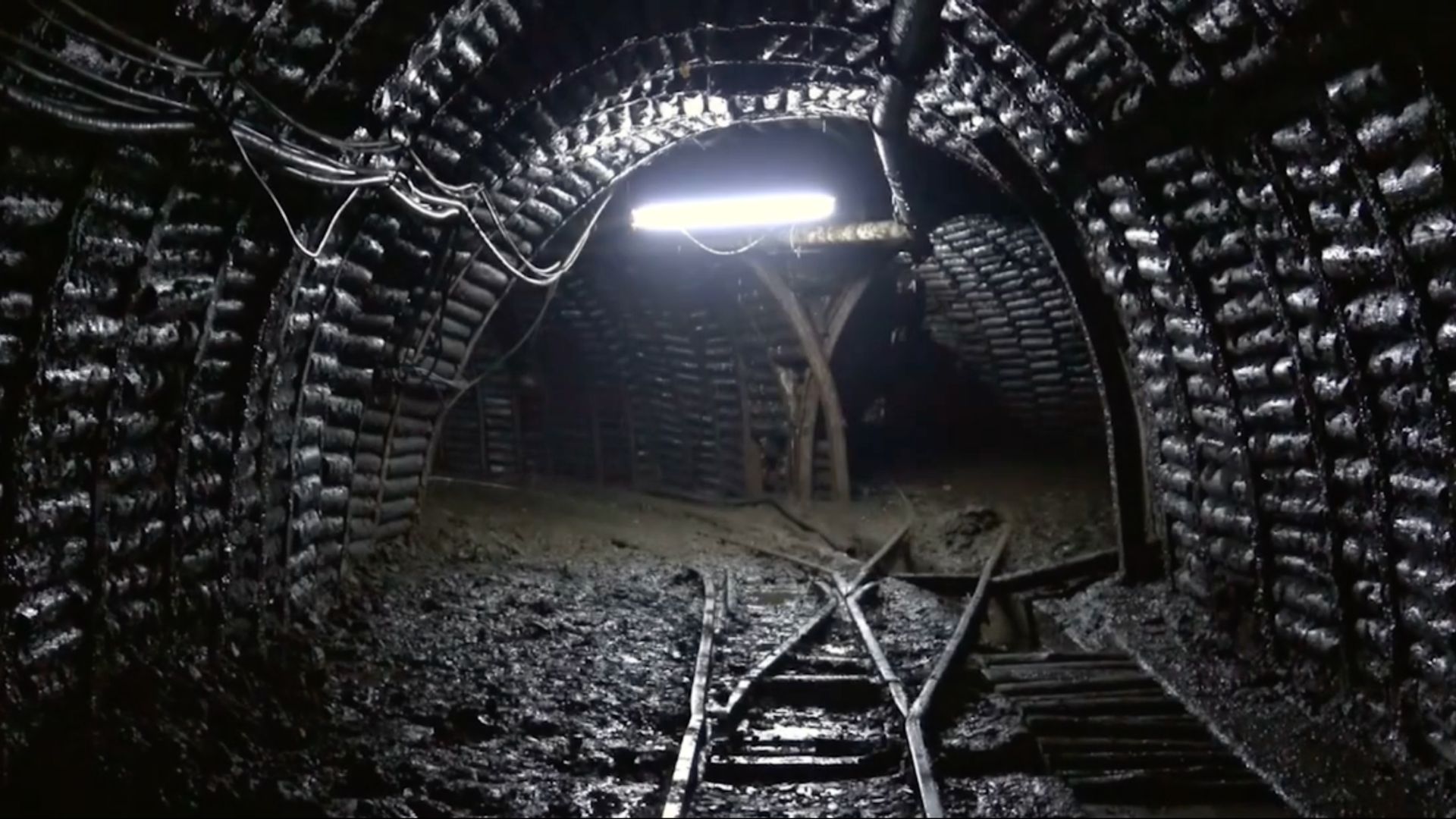 Abandoned US coal mines to turn into giant underground water batteries with new method
