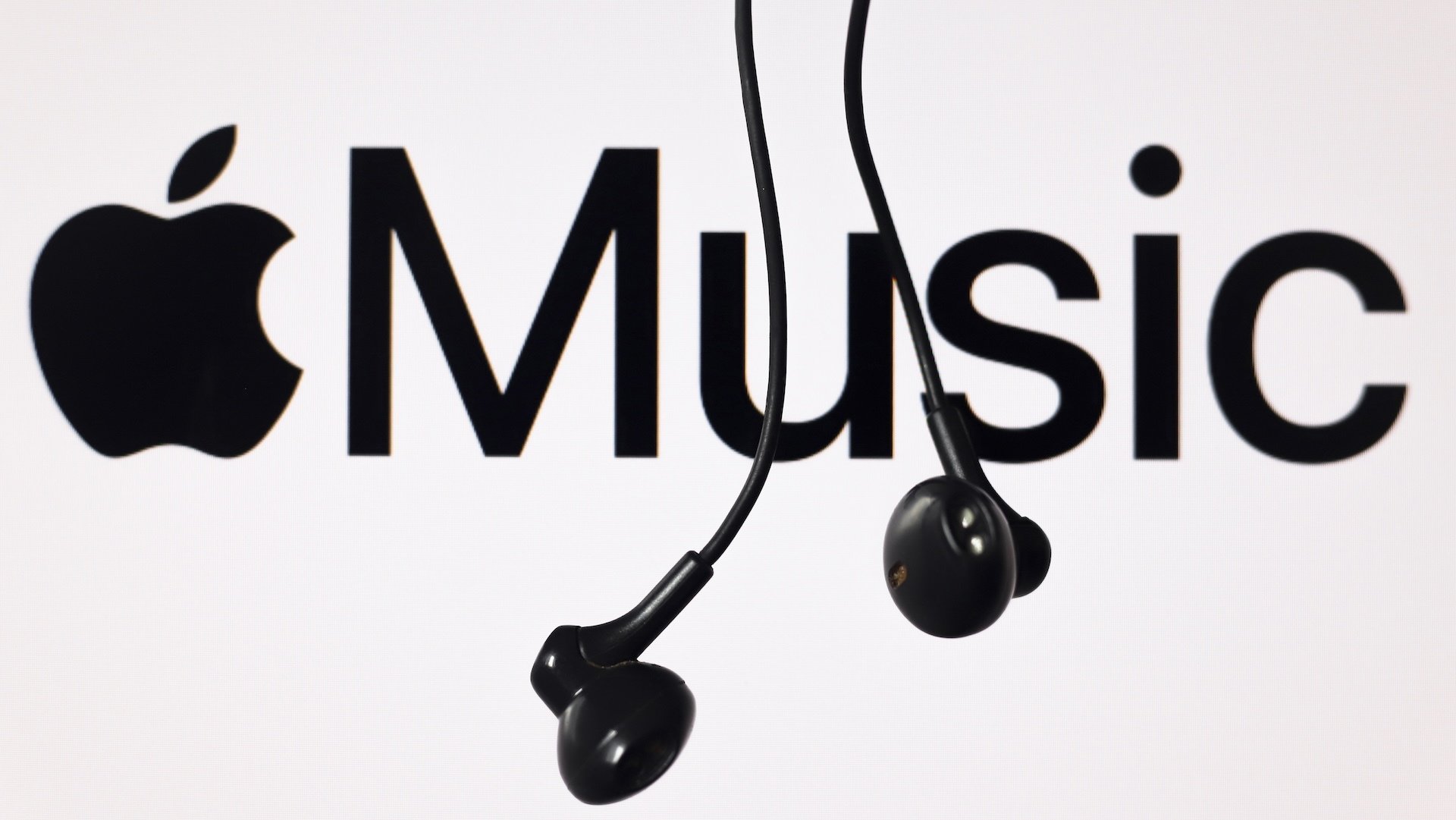 Apple Music will tag up AI-generated tracks, report says