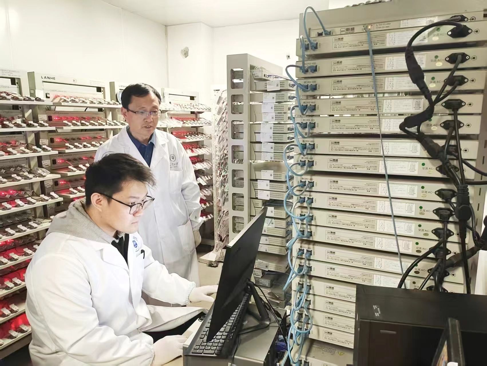 China’s new fire-safe, 250 Wh/kg organic battery can survive extreme temperatures