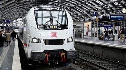 Geschäftsbericht 2025: Deutsche Bahn steuert trotz Krise auf Fahrgastrekord zu