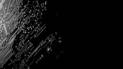 Halbleitertechnik: Cambridge-Forscher entwickeln extrem sparsame KI-Chips