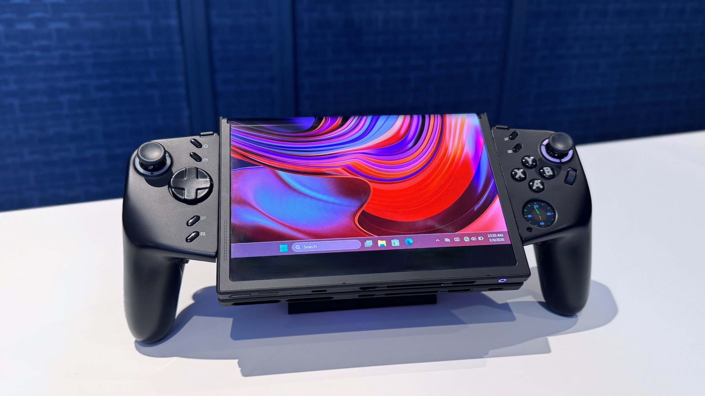 Hands-on: Lenovo brought a sick foldable gaming handheld to MWC 2026