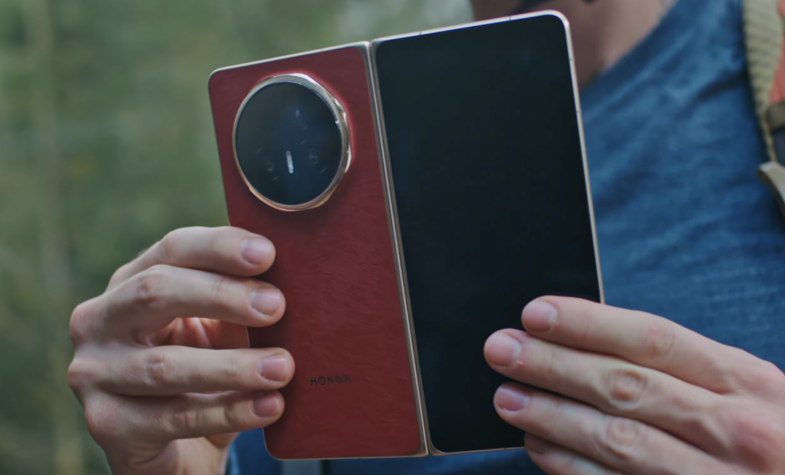 Honor launches super-thin Magic V6 foldable phone alongside new laptop and tablet