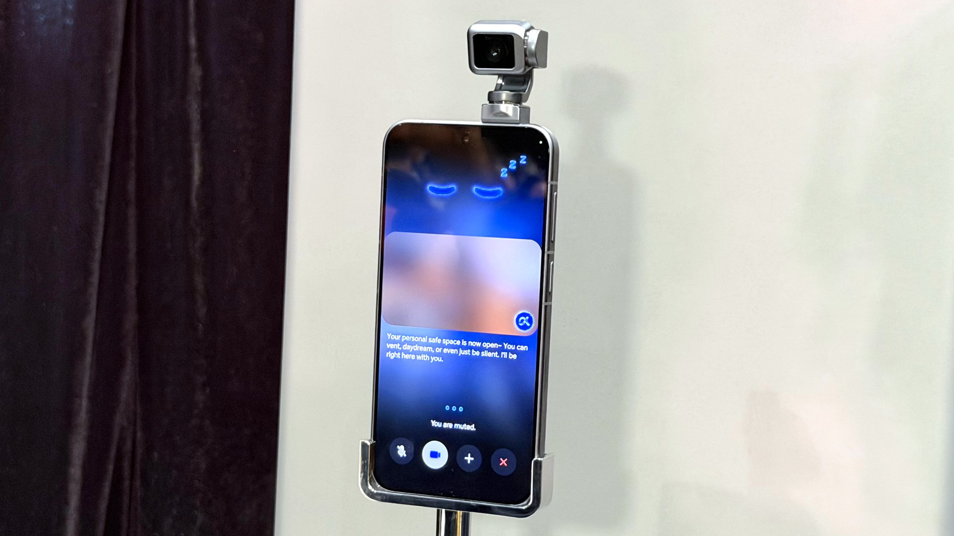 Honors Robot Phone hand-on: Its wild, and its weird
