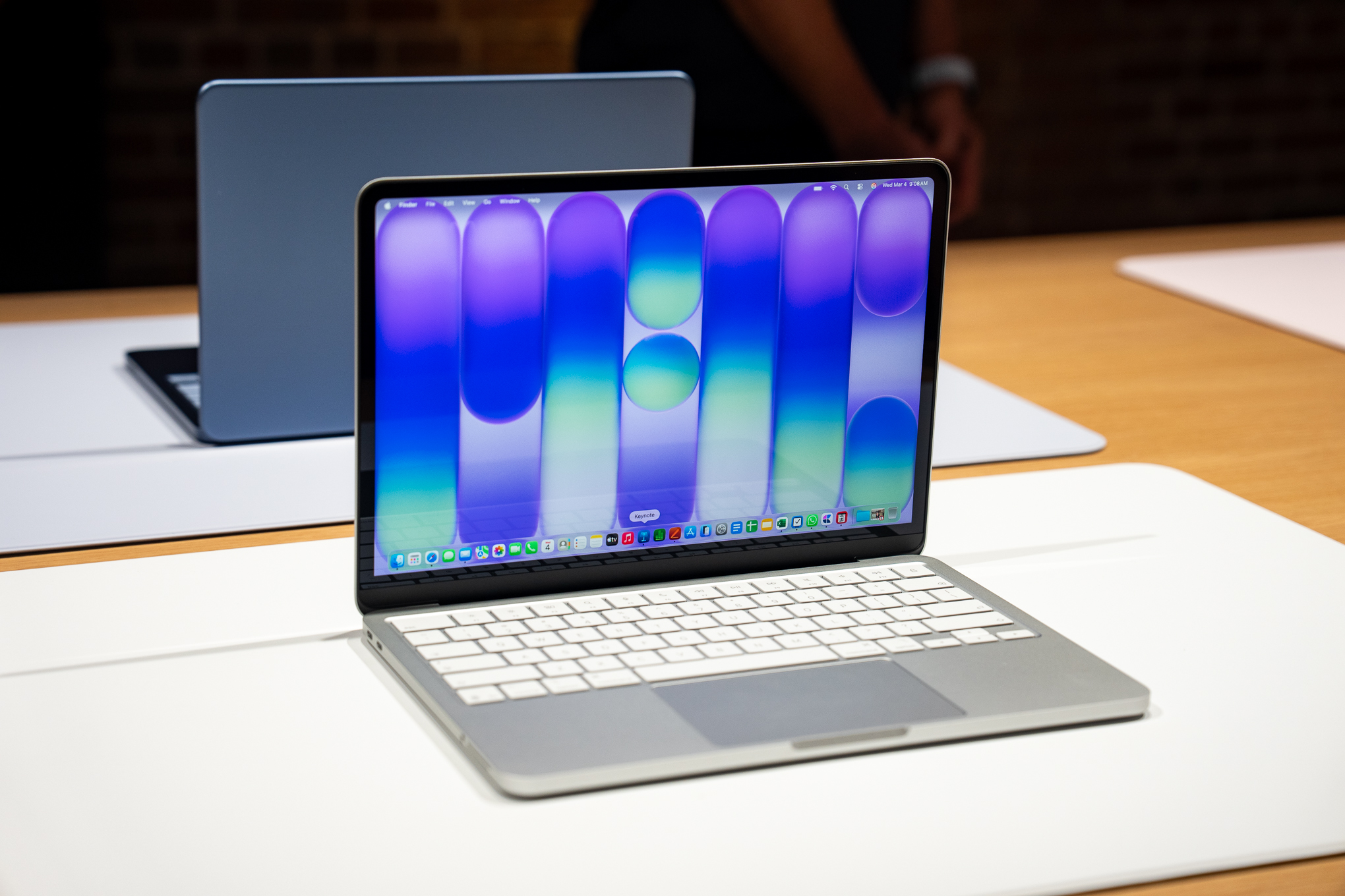 MacBook Neo versus an old MacBook Air: good luck