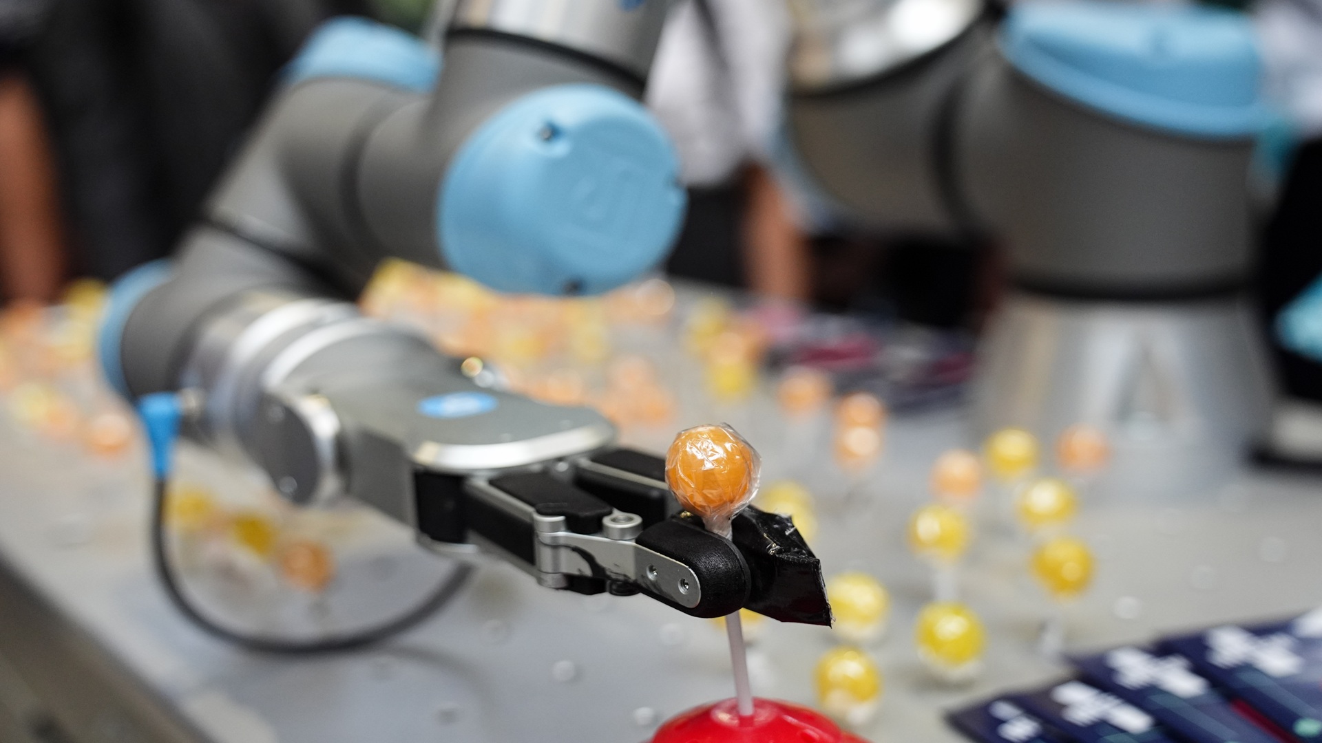 Microsoft’s new AI helps robots decide what to do and exactly where to act